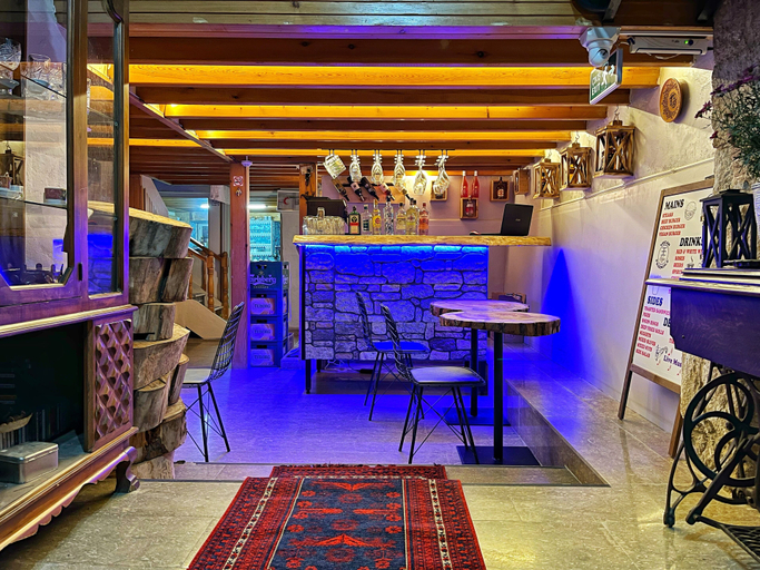 Bar (on property) 2, Eolya Konuk Evi, Ayvalık