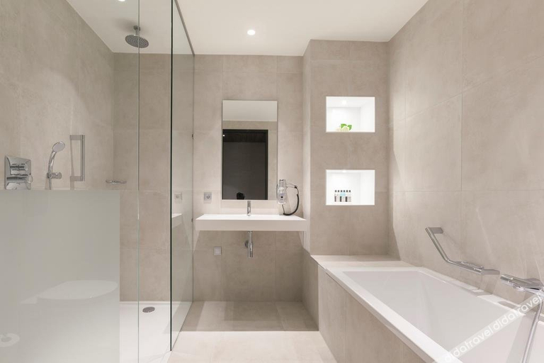 Bathroom 4, Van Der Valk Hotel Hengelo, Hengelo