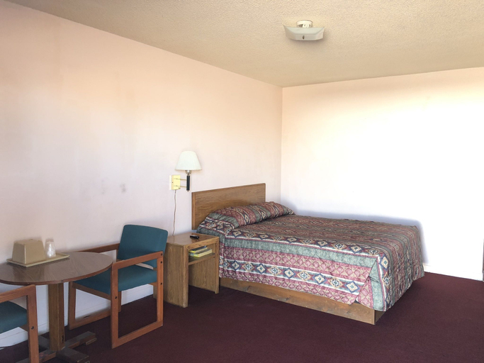 Bedroom 2, Deluxe Inn Motel, El Paso