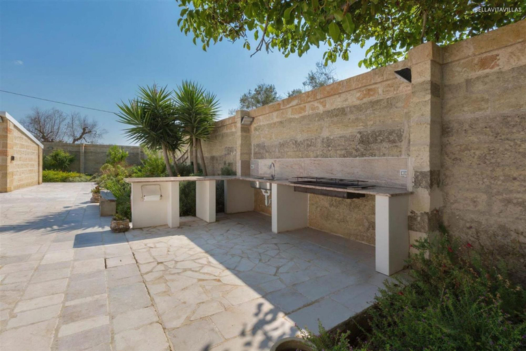 Room 5, 1695 Villa Albarosa in Ruffano, Lecce