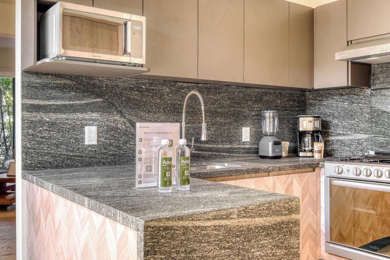 Private kitchen 5, Centric 2 BR Condo in the Heart Roma Norte, Mexico City