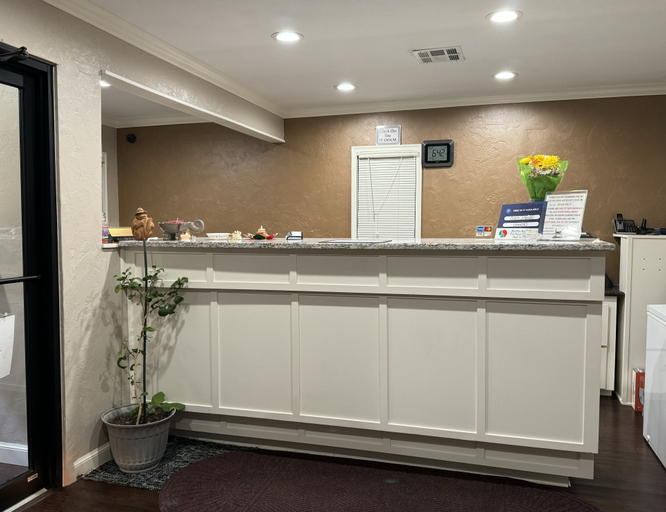 Public Area, Hotel 81 El Reno, Canadian