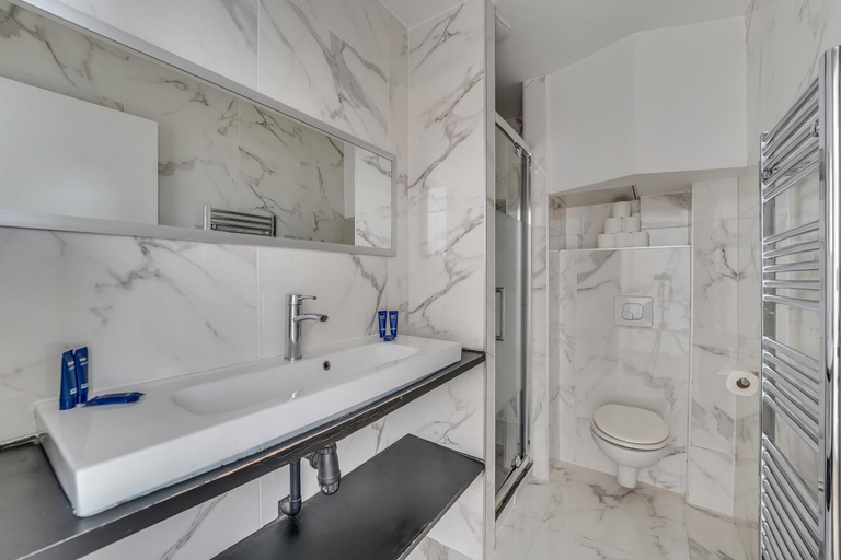 Bathroom 3, Residence Tour Eiffel Champs de Mars(Exposition), Paris