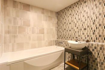 Bathroom 5, Best In City Hotel, Dong