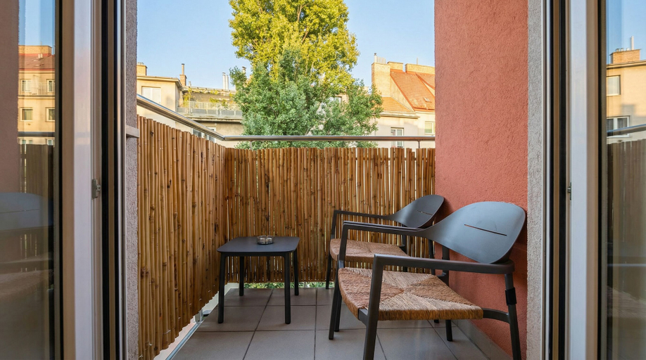 View from room, Central Vienna Modern 1BR Apt Balcony, Wien