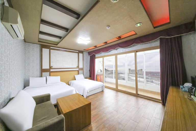 Bedroom 3, Taean (Mallipo) Sea Side Castle, Taean