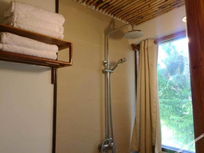 Bathroom 3, Harana Surf Resort, General Luna