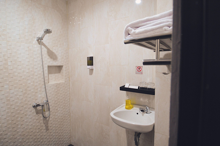 Bathroom 3, Kamala House - Hostel, Bantul