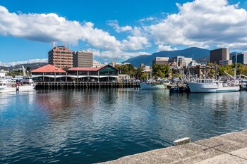 Others 3, Waterman's Hotel, Hobart
