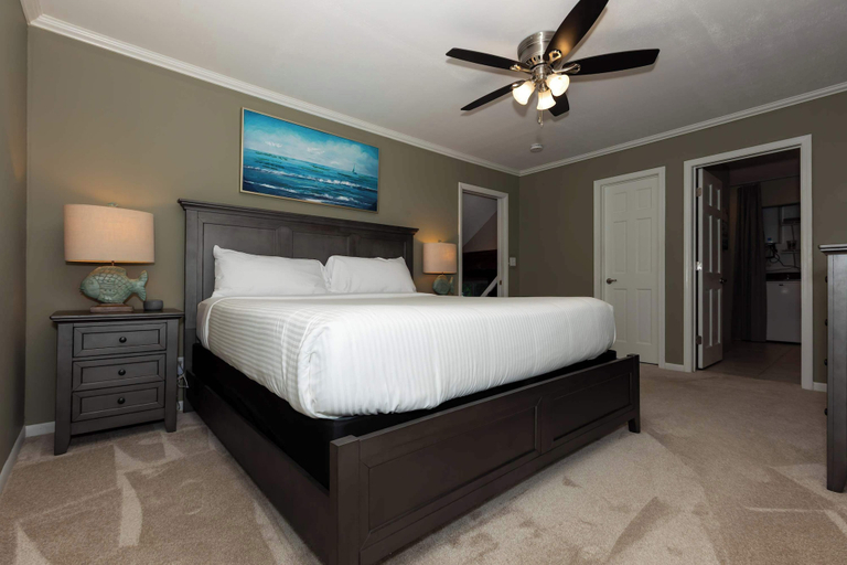Room 4, Lakefront Family Home Private Dock With Huge Views, Camden