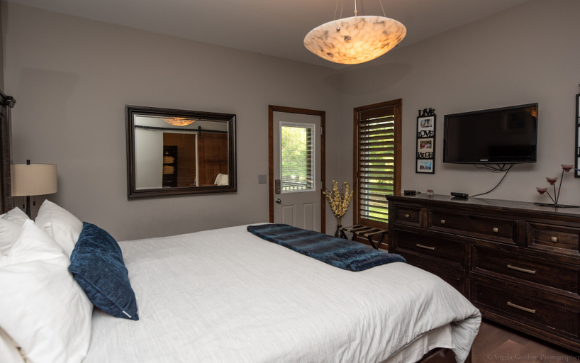 Room 4, Stay549, Division No. 11