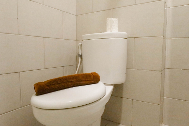 Bathroom 5, Best Studio Benson Apartment Connected to Pakuwon Mall next to Anderson, Surabaya