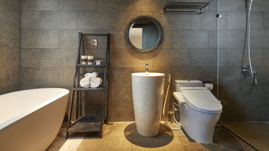 Bathroom 3, Elite of the Seas, Hạ Long