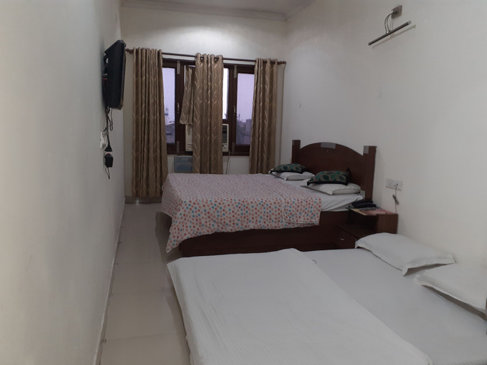 Bedroom 2, Hotel Holiday Comfort - 800 mts from Jallianwala Bagh, Amritsar, Amritsar