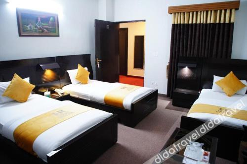 Others 3, Hotel Red Line, Rawalpindi