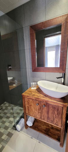 Bathroom 4, Rox and Sea Country Lodge, West Coast