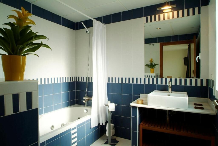 Bathroom 3, Atrium Hotel, Murcia