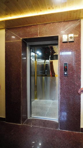 Elevator, Hotel Yagya, Chamoli