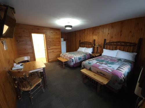 Others 4, Outdoorsman  Motel, Algoma