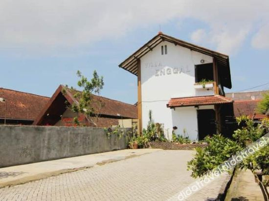 Others, Villa Enggal, Bandung