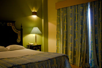 Others 2, Hotel Dom Fernando, Évora