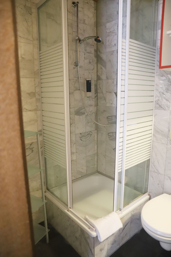 Bathroom 4, Hotel Schwarzer Adler, Ansbach