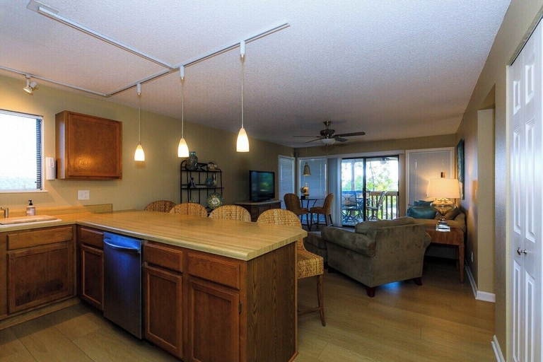 Interior 2, Lakefront Condo With Indoor Pool, Camden