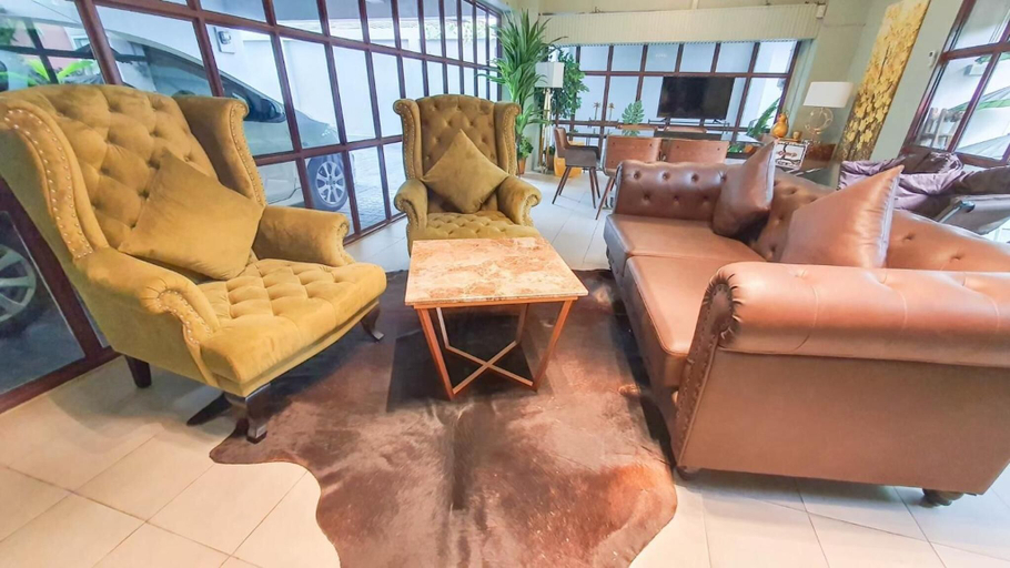 Public Area 2, RoomQuest Bangkok Ratchada, Huai Kwang
