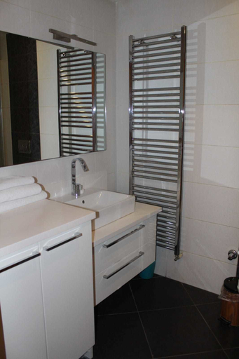 Bathroom, Elysium V Plus Taksim, Beyoğlu