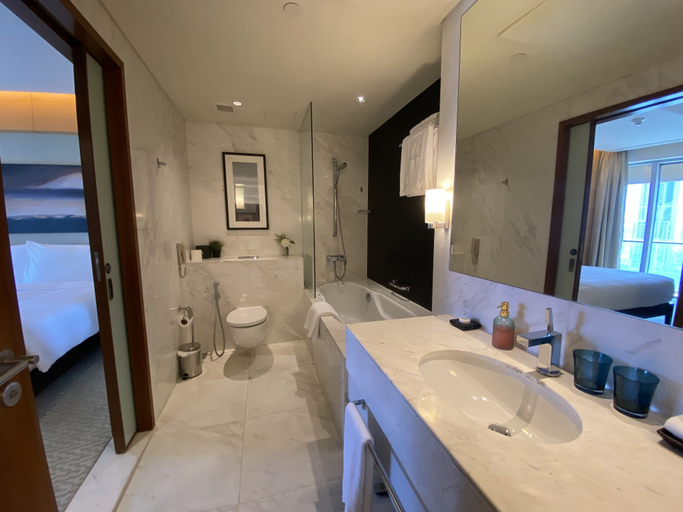 Bathroom 5, SuperHost - Luxurious Apartment With Breathtaking Skyline View - Address Dubai Mall, Dubai