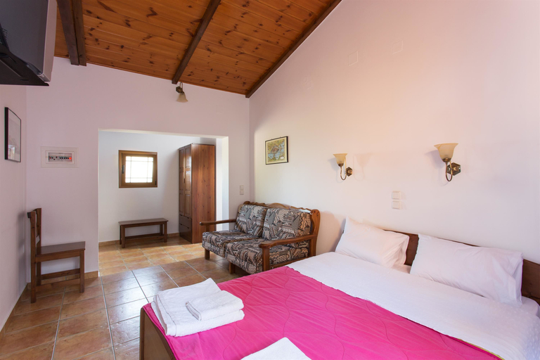 Bedroom 3, Georgia's Houses - Melitzanakia, Peloponnese