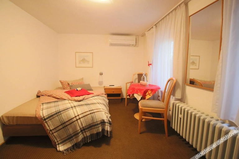 Bedroom 3, Hotel Barbarossa Garni, Würzburg