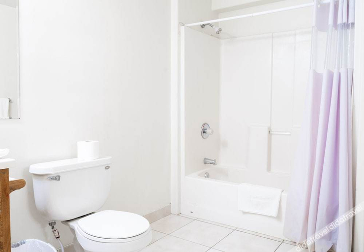 Bathroom 3, Country Cabins Inn, Uinta