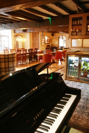 Food & Drinks 5, Crown Hotel, Cheshire East