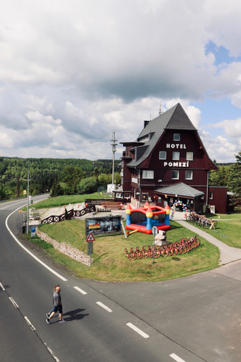 Others 4, Hotel Pomezi, Teplice