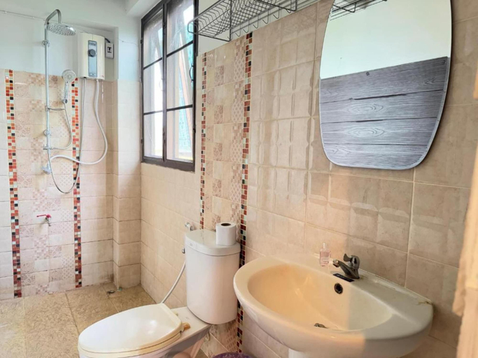 Bathroom 4, Dancenter Bupamontra Chiangmai, Muang Chiang Mai