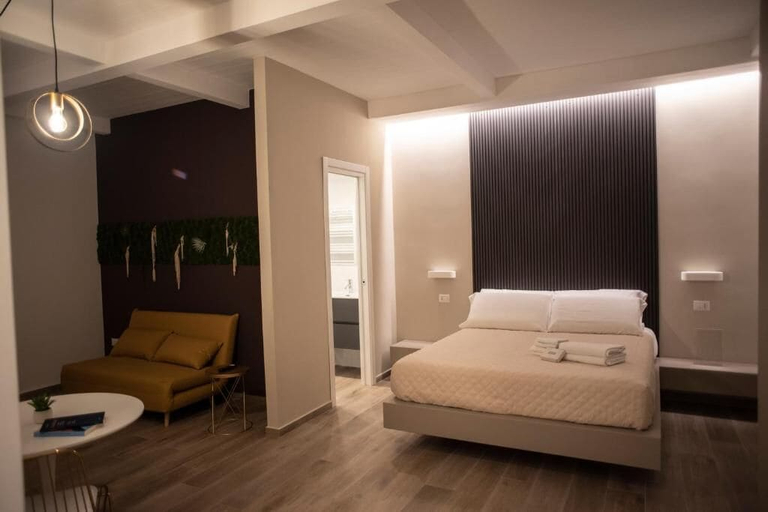 Room 3, Civico 56, Crotone