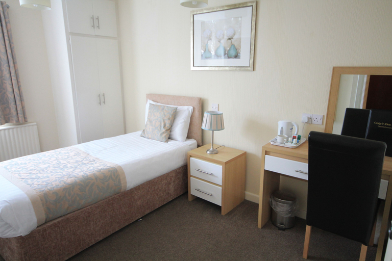 Bedroom 2, Craig-y-Don, Blackpool
