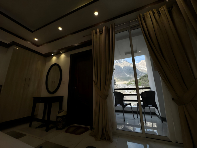 Others 5, Hotel belmont, Hazara