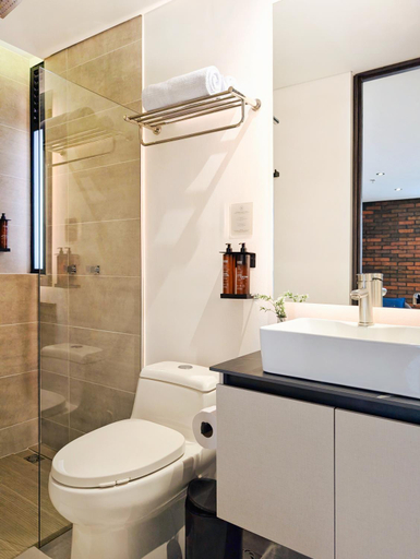 Shower 3, Laureles Selection Suites, Medellín