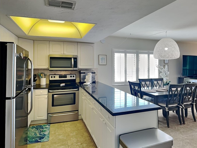 Others 5, Gateway Villas 794, Lee