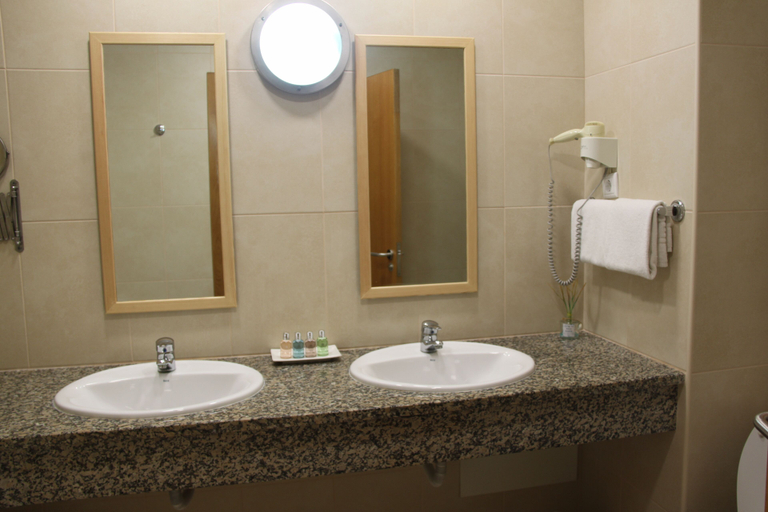 Bathroom 4, Aqua Mar Albufeira, Albufeira