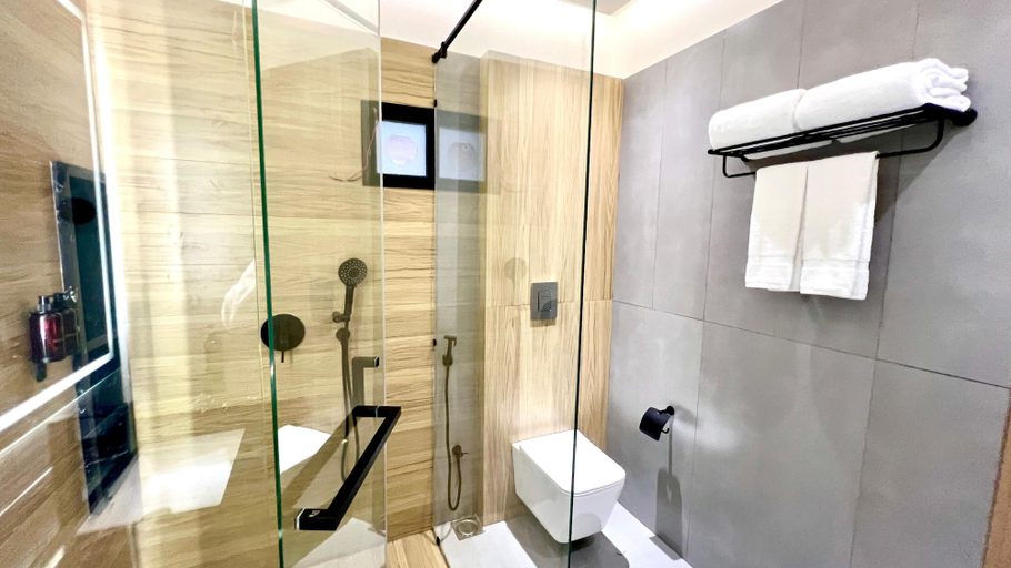 Bathroom 2, Aurhom By Royal Inn, Karachi