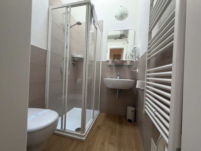Bathroom 5, Corte Al Lago, Brescia