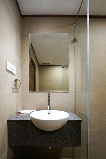 Bathroom 4, The Scarlet Srirangam, Tiruchirappalli