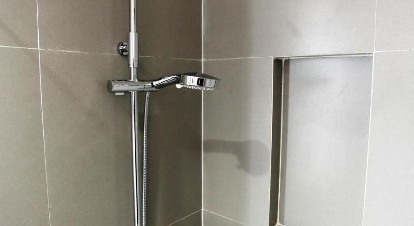 bathroom 4