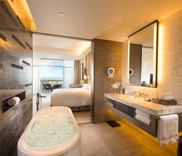 Bathroom, DoubleTree by Hilton Resort Hainan - Chengmai, Hainan