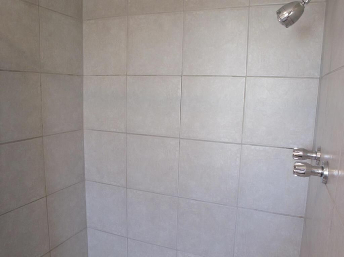 Bathroom 3, iCheckINN Motel, Essex