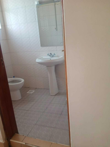 Bathroom 3, Prearea Hotel, Starehe