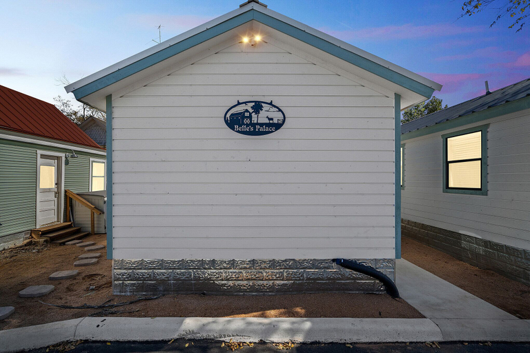 Exterior, Stunning Cabin Right on Main St!, Gillespie